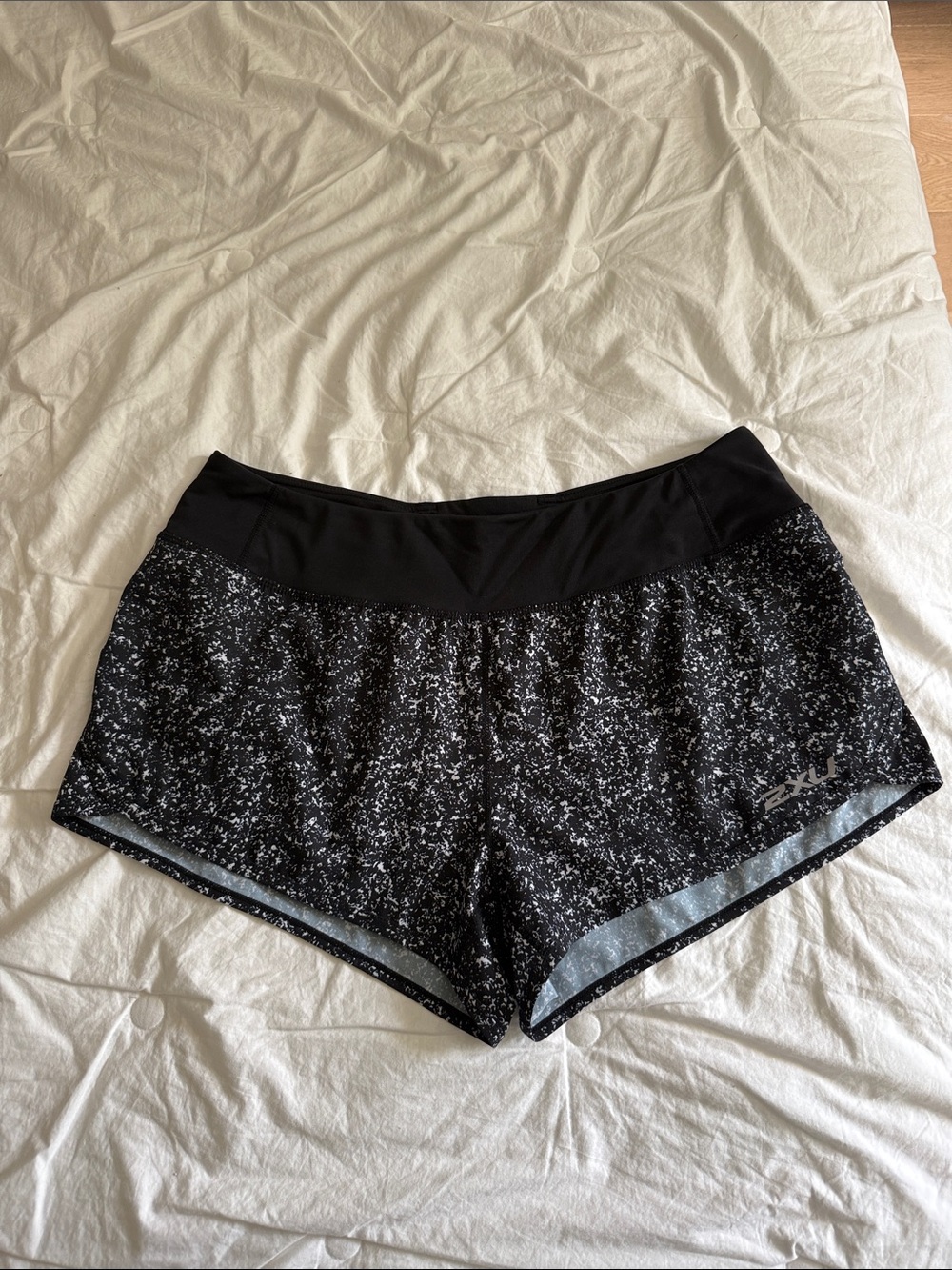 2XU Black Speckle Athletic Shorts with Wide Waistband